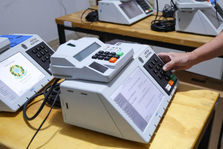 Foto de urna eletronica